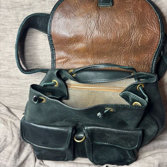 Vintage Black/Green Leather Saddlebag Backpack with Brass Clasps - Picture 7 of 10